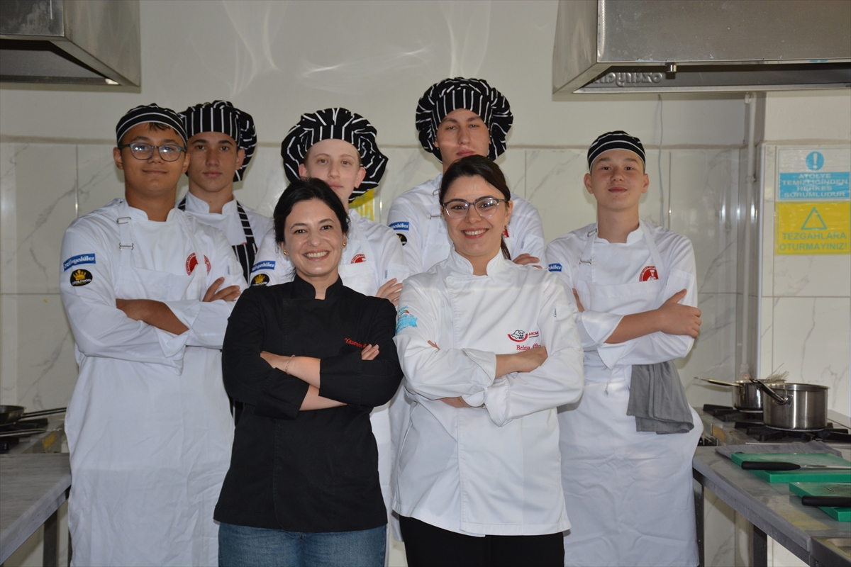 Mezun olduğu aşçılık lisesinin ilk kadın müdürü oldu