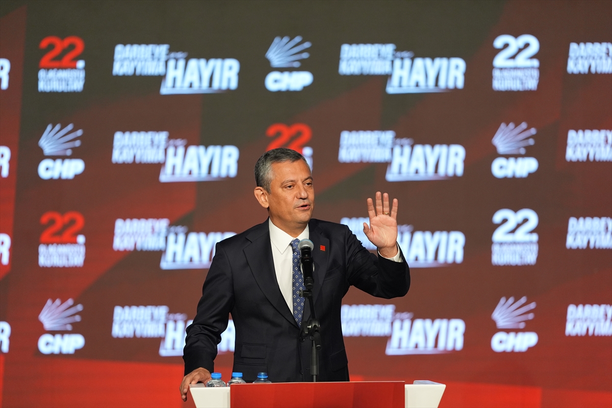 Özgür Özel, yeniden CHP Genel Başkanlığına seçildi