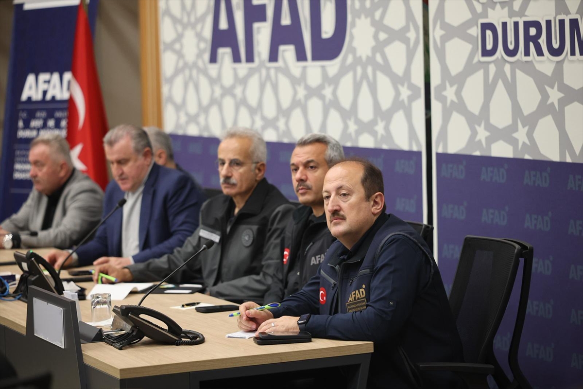 Rize'de etkili olan sağanağa ilişkin AFAD Müdürlüğü'nde koordinasyon toplantısı yapıldı