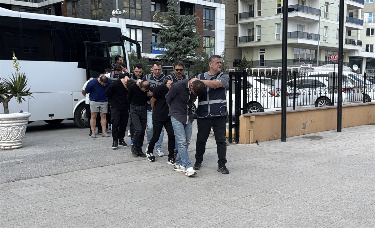 Edirne'de şehit ailesini dolandıran 11 şüpheli adliyede