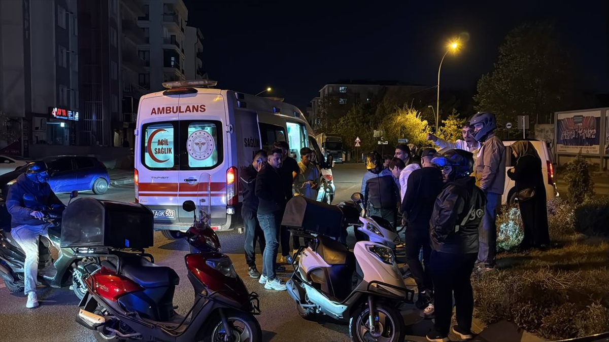 Kocaeli’de otomobil ile motosikletin çarpıştığı kazada 2 kişi yaralandı