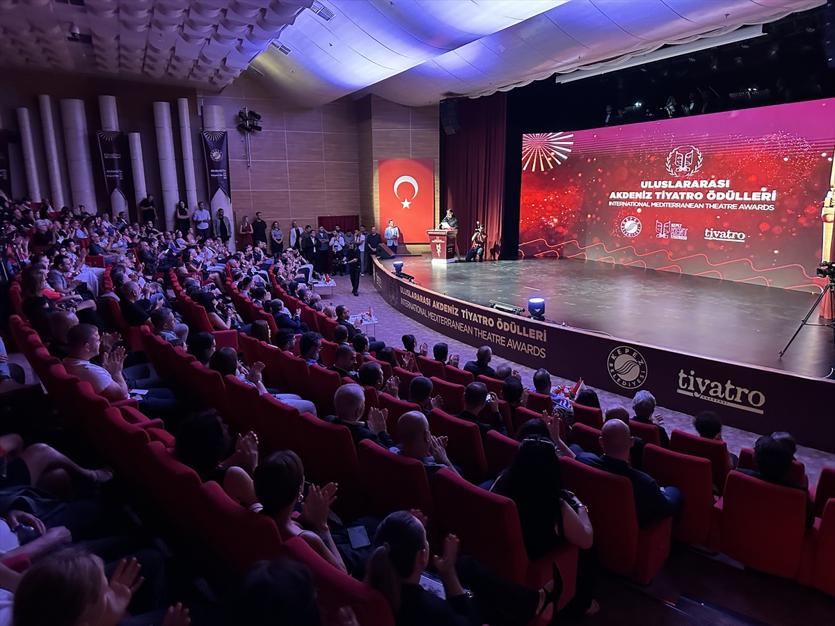 Antalya'da "Uluslararası Akdeniz Tiyatro Ödülleri" sahiplerini buldu