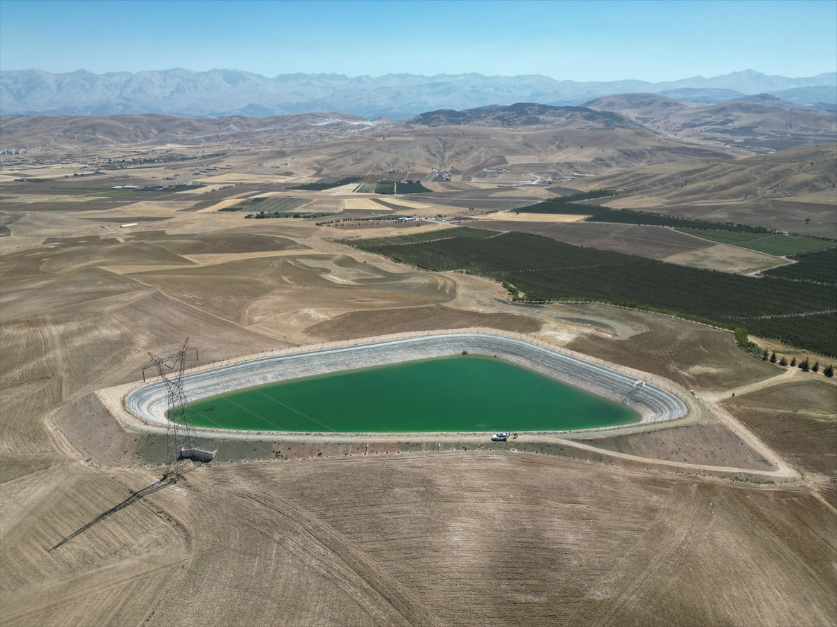 Niğde'de elma bahçelerinde kuraklığa karşı havuzlu önlem