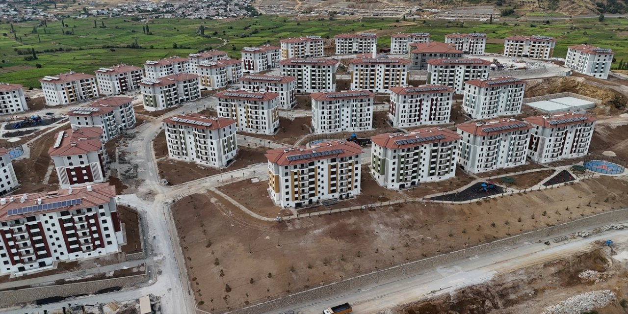 TOKİ’nin 922 deprem konutunda sona yaklaşıldı, teslim için geri sayım başladı