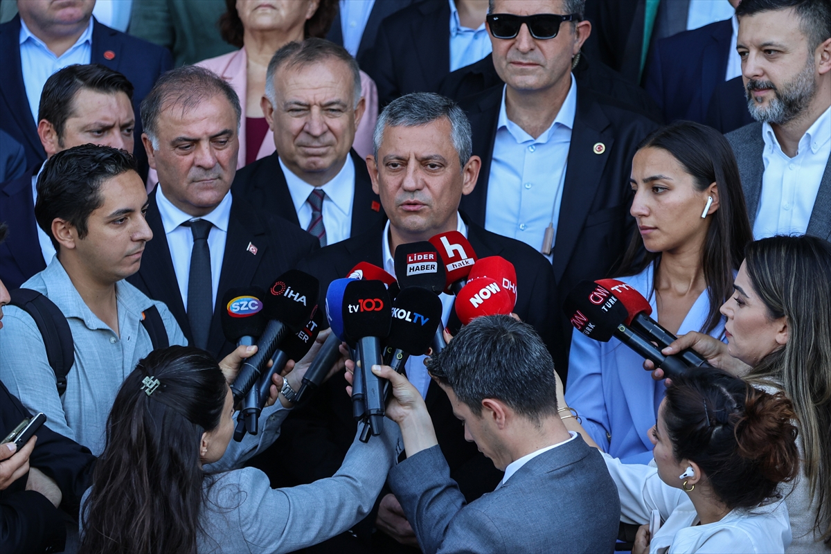 CHP Genel Başkanı Özel, "Seçilmiş il başkanımızın yanındayız”