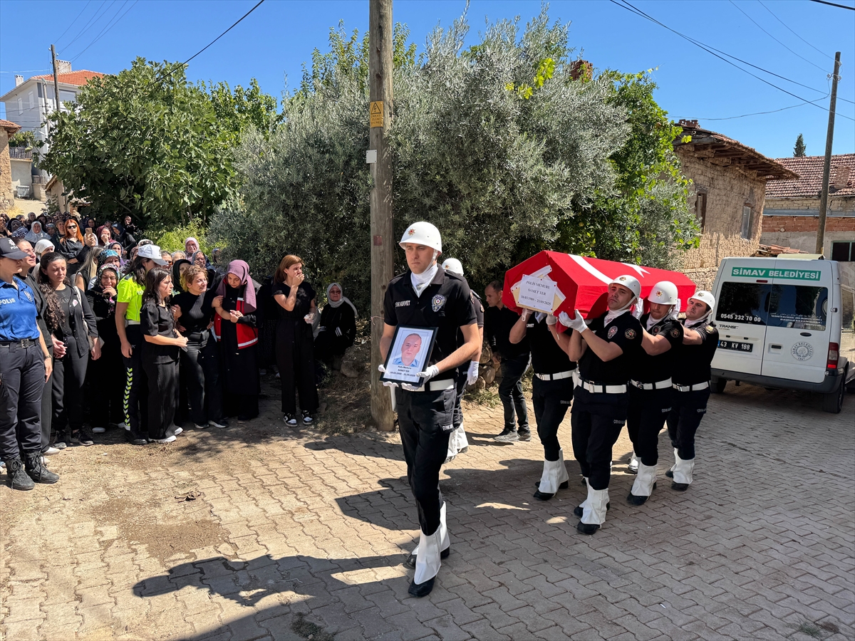 Kütahya'da trafik kazasında ölen polis memuru Uşak'ta toprağa verildi
