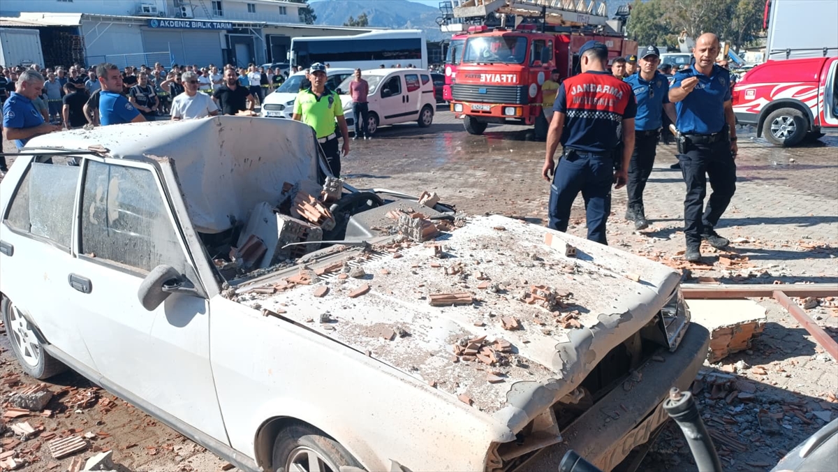 Antalya'da toptancı halindeki patlamada 1 kişi öldü, 3 kişi yaralandı