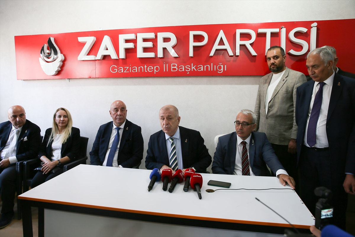 Zafer Partisi Genel Başkanı Özdağ, partisinin Gaziantep il başkanlığının açılışını yaptı
