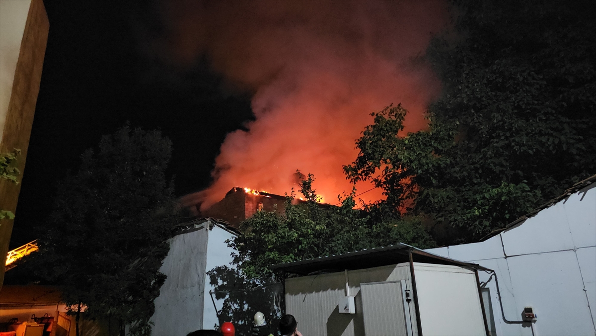 Çorum’da çıkan yangında karı ve koca dumandan etkilendi