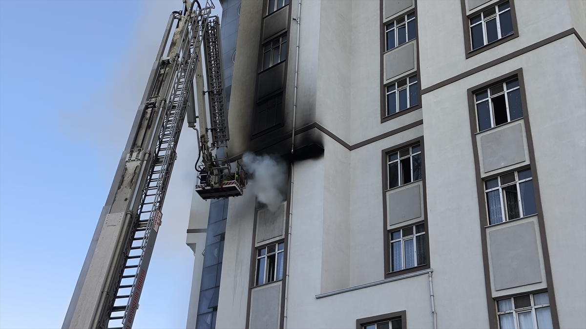 Kahramanmaraş'ta özel öğrenci yurdu yangında hasar gördü