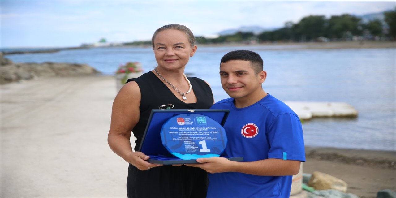 Spina bifida ile doğan Yusuf Efe, yüzmede madalyalar kazanarak Los Angeles 2028 Paralimpik Oyunları’nı hedefliyor