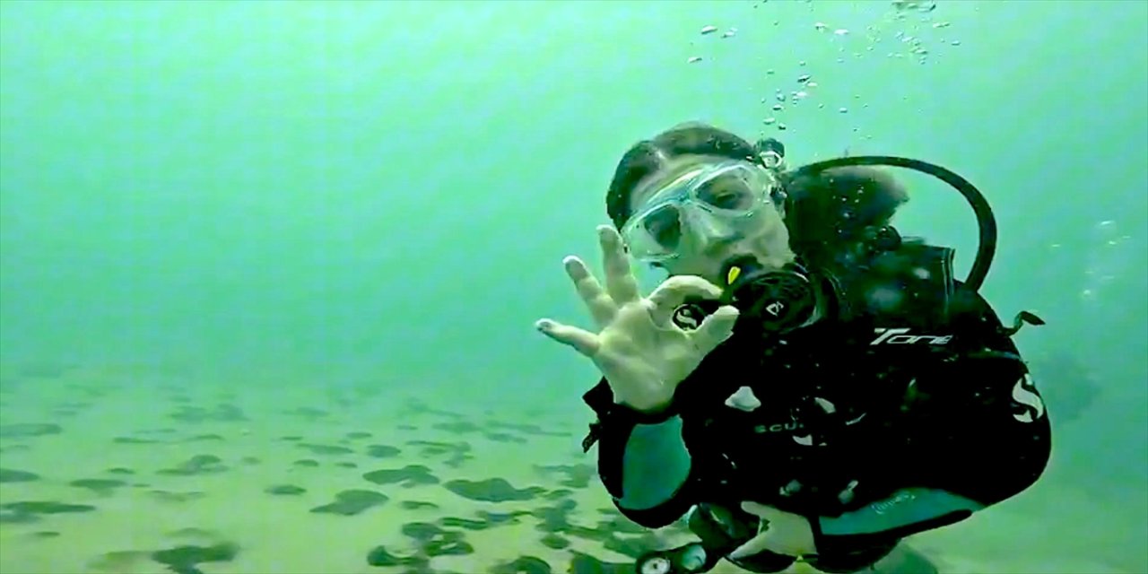 Van’da çocuklar ve gençler ilk kez dalış yaparak Van Gölü’nün derinliklerindeki mikrobiyalitleri keşfetti