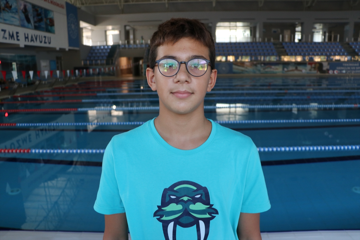 Yüzmede 30 madalyası olan 13 yaşındaki Güney Okal, başarılarına yenilerini eklemek istiyor