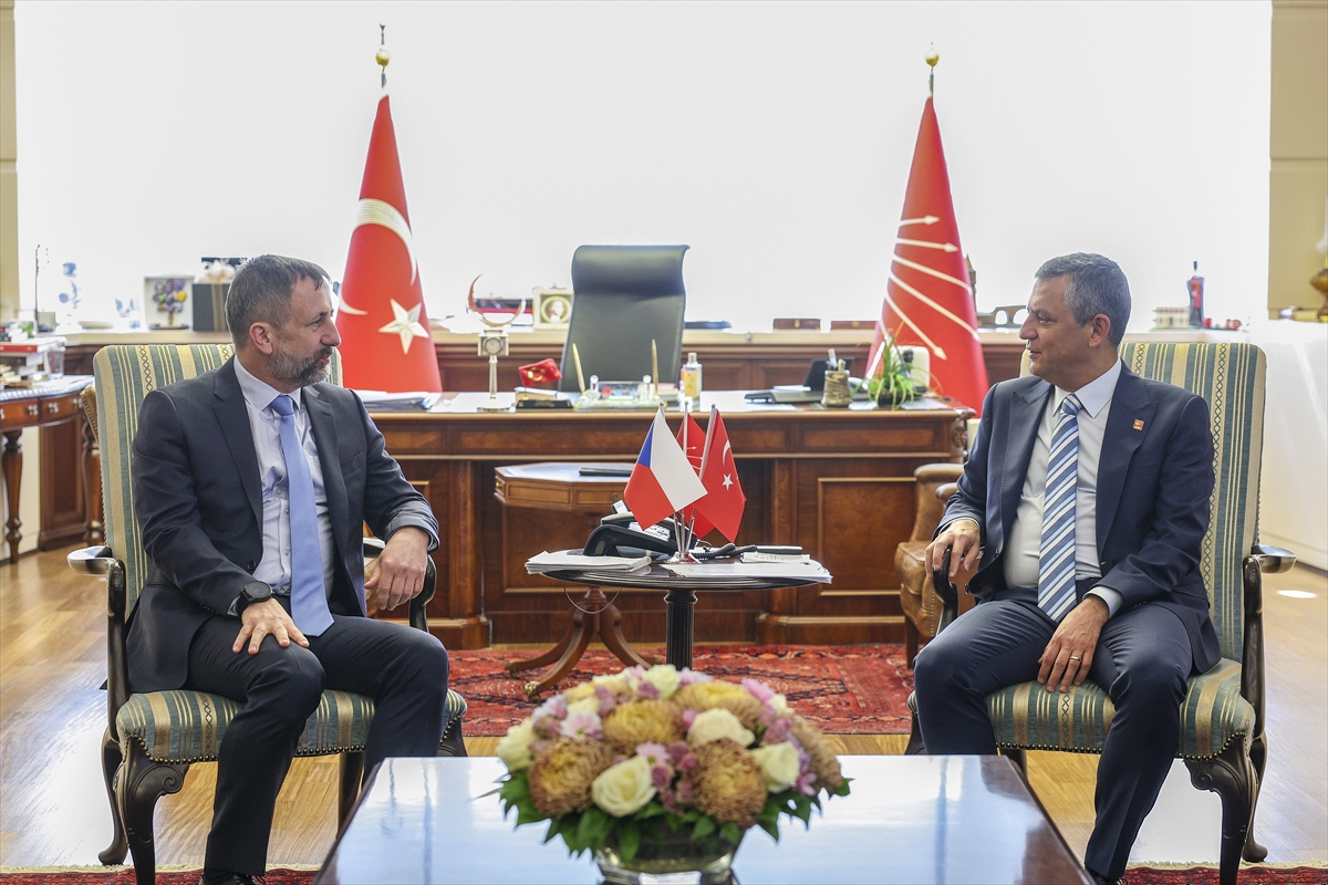 CHP Genel Başkanı Özel, Çekya'nın Ankara Büyükelçisi Stepanek ile görüştü