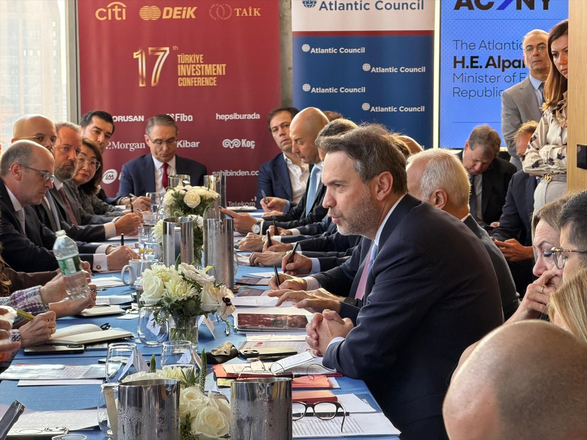 Bakan Bayraktar, ABD'li iş insanlarına yatırım çağrısında bulundu