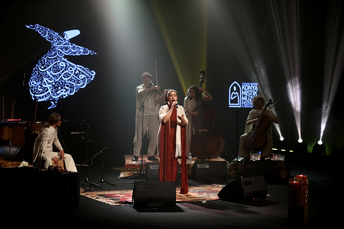 22. Uluslararası Konya Mistik Müzik Festivali'nde Rebeca Roger Cruz sahne aldı