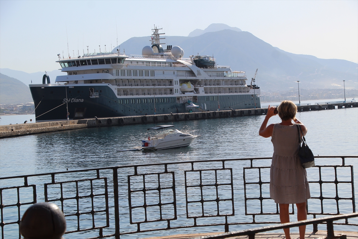 Alanya'ya "SH Diana" kruvaziyeriyle 107 turist geldi