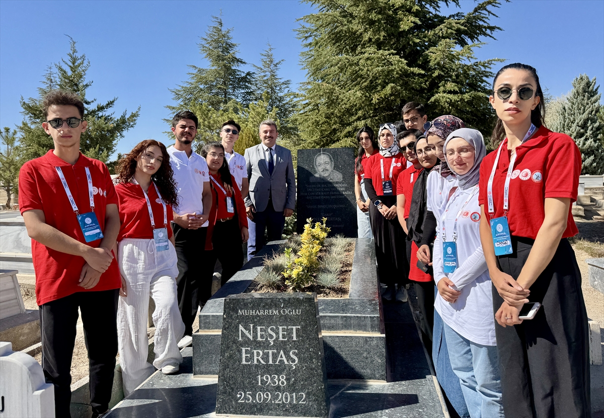 Genç Ahiler "Bozkırın Tezenesi" Neşet Ertaş'ı unutmadı