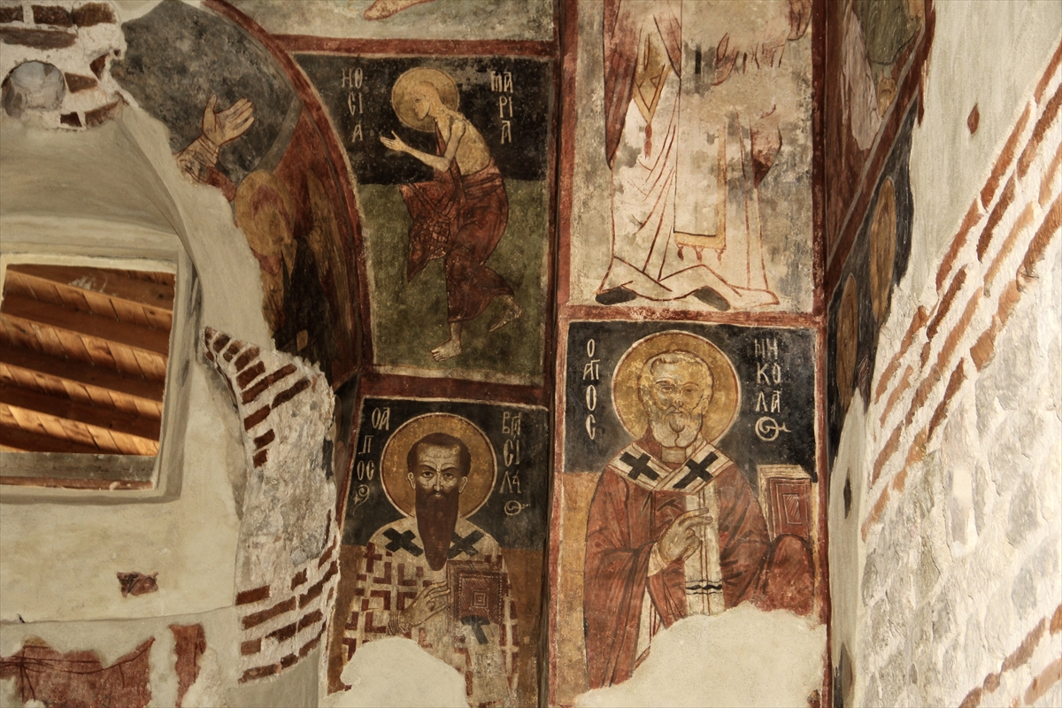 Sinop'ta tarihi kilise geçmişin izlerini duvarlarındaki resimlerle bugüne taşıyor