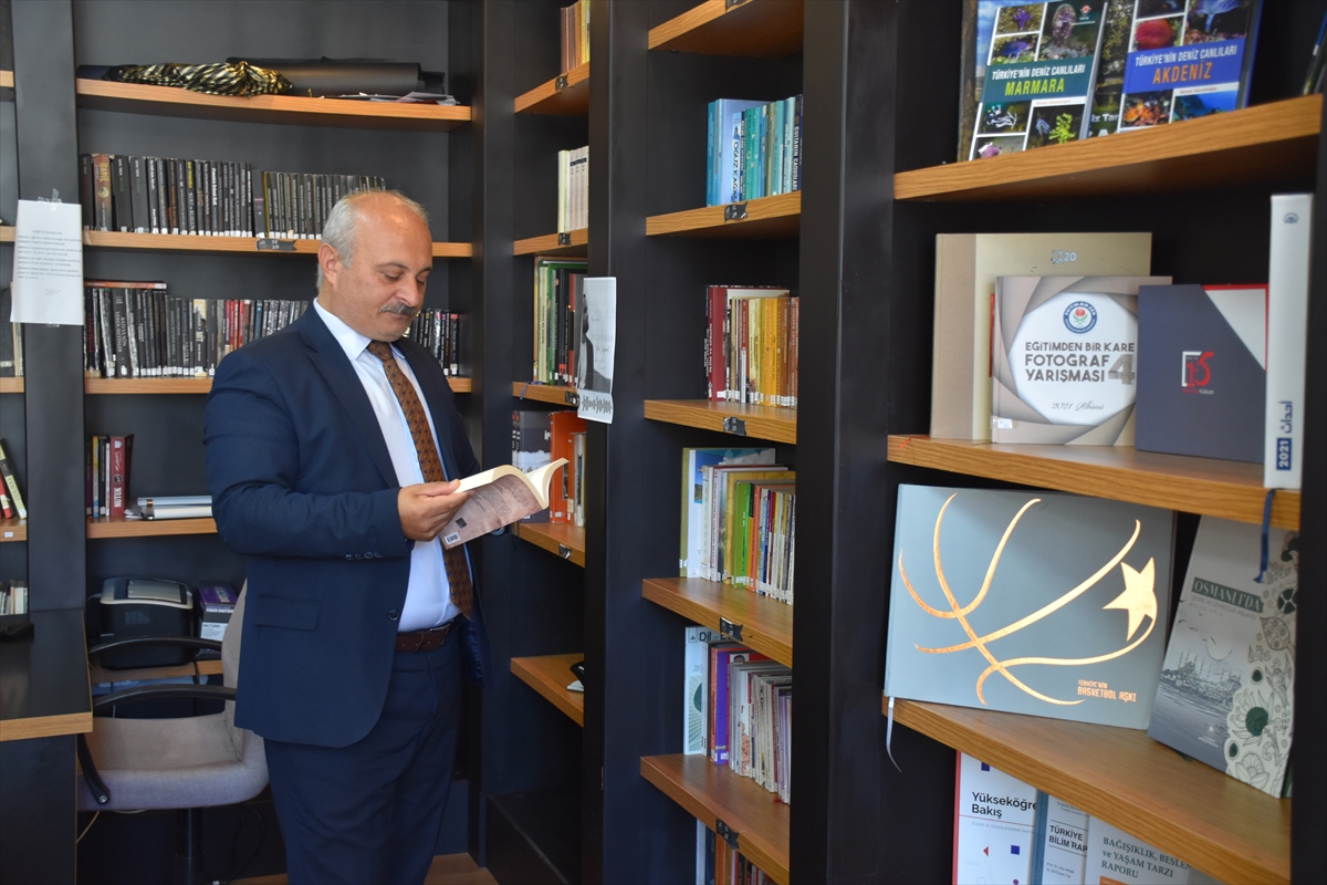 Gümüşhane'de 29 yıl önce mezun olduğu lisede müdürlük yapıyor