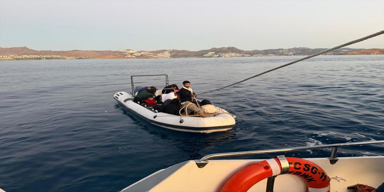 Bodrum açıklarında 7’si çocuk 17 düzensiz göçmen yakalandı