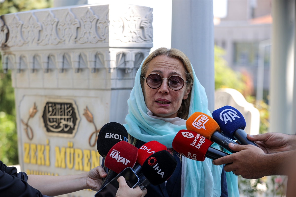 Zeki Müren vefatının 29. yılında mezarı başında anıldı