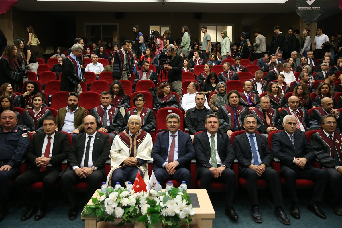 Üniversitelerde akademik yıl başlangıçları devam ediyor. Eskişehir Teknik Üniversitesi'nde 2025-2026 akademik yılı açıldı