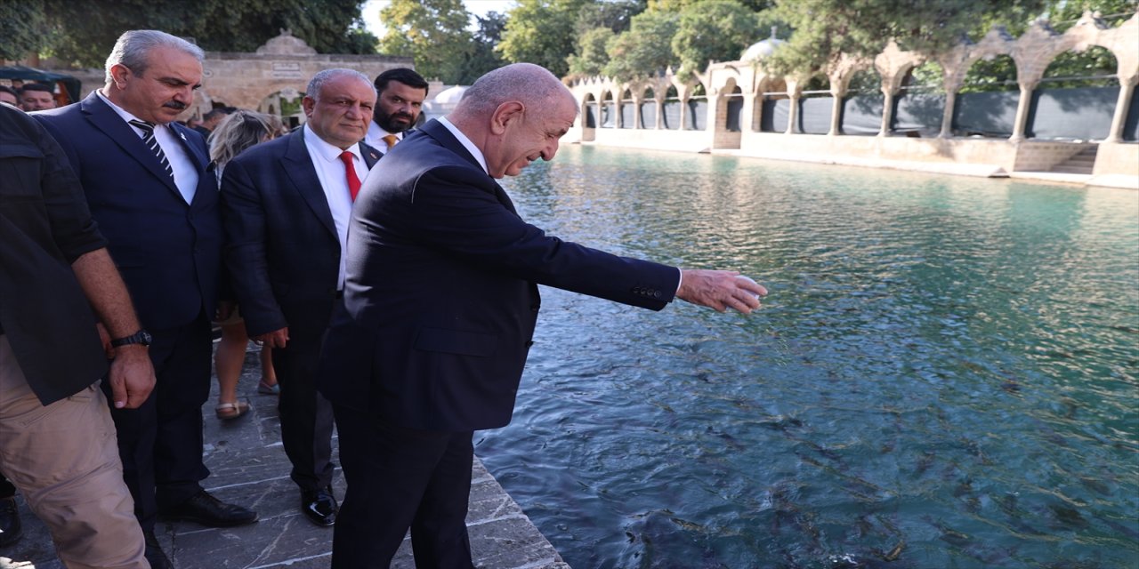 Ümit Özdağ Şanlıurfa’da Ziyaretlerde Bulundu: STK’lardan Balıklıgöl’e, Esnafla Buluşmaya