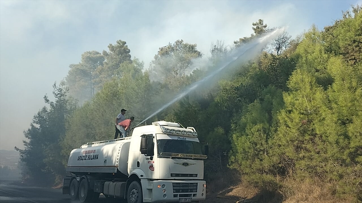 Manavgat'ta tarım arazisinde başlayıp ormanlık alana sıçrayan yangın kontrol altına alındı