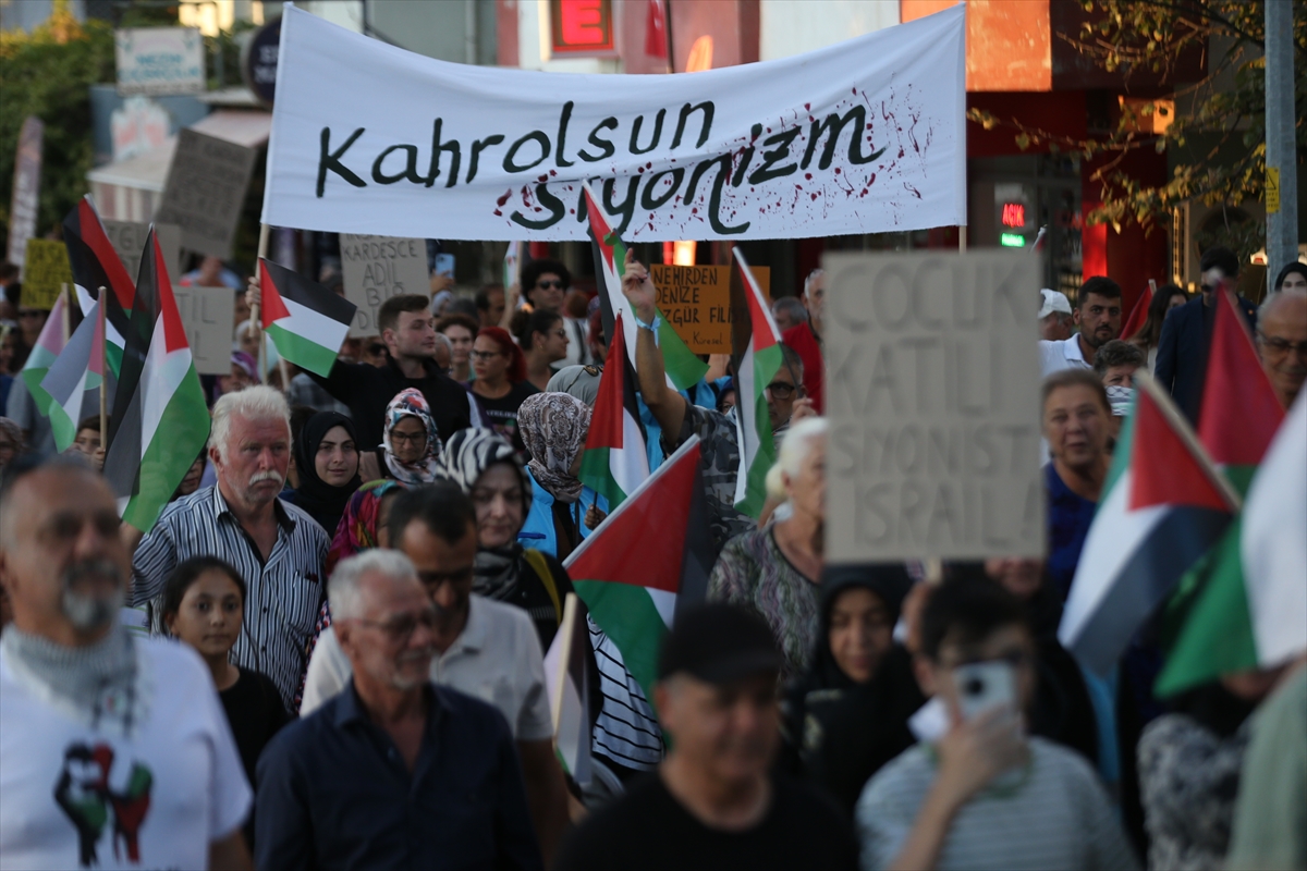Gökçeada'da binlerce kişi Filistin'e destek verdi