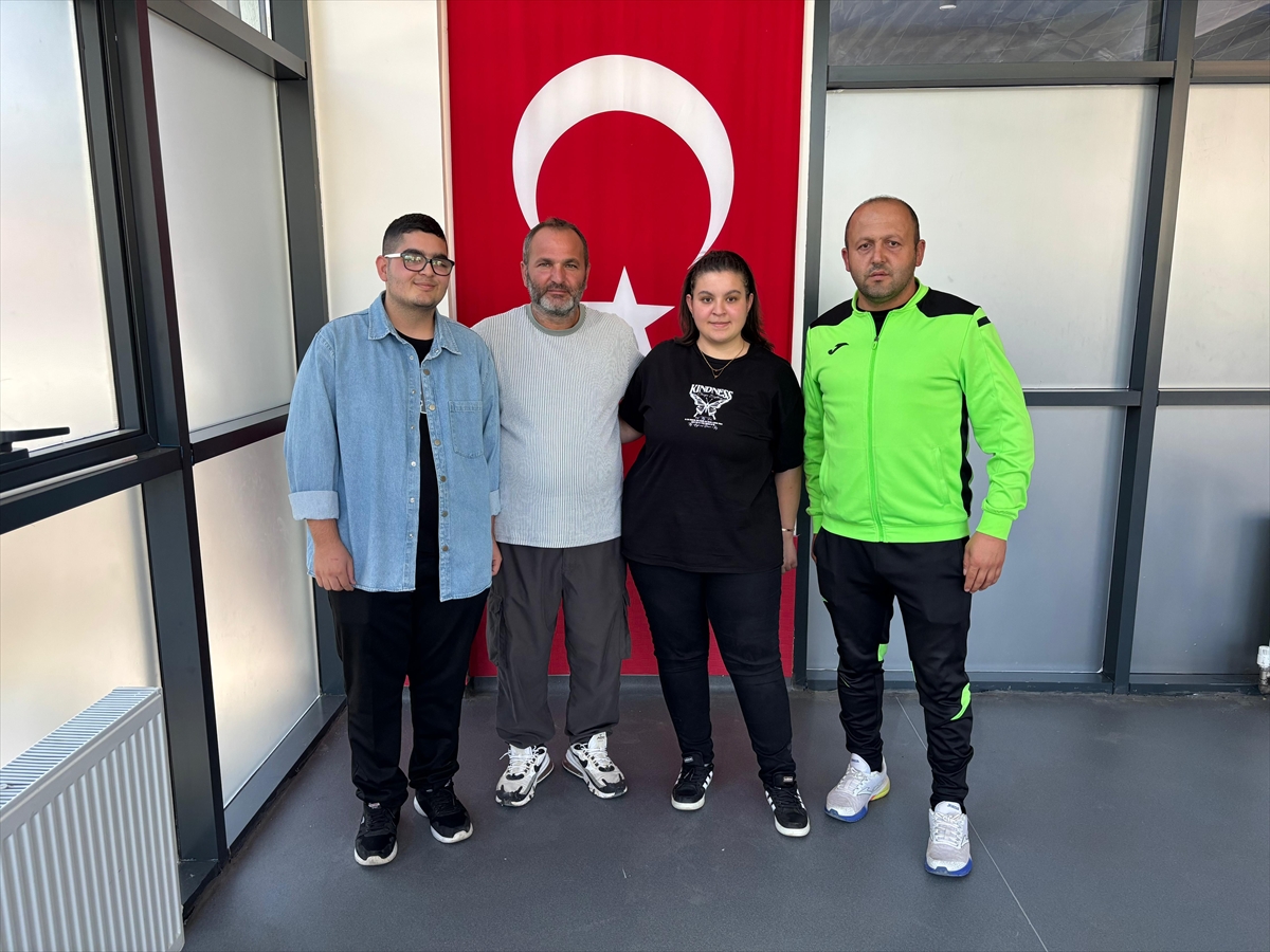 Isparta'da doğuştan görme engelli kardeşler, hayali olan BESYO bölümüne yerleşti