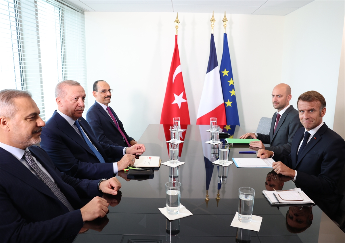 Cumhurbaşkanı Erdoğan, Fransa Cumhurbaşkanı Macron ile bir araya geldi