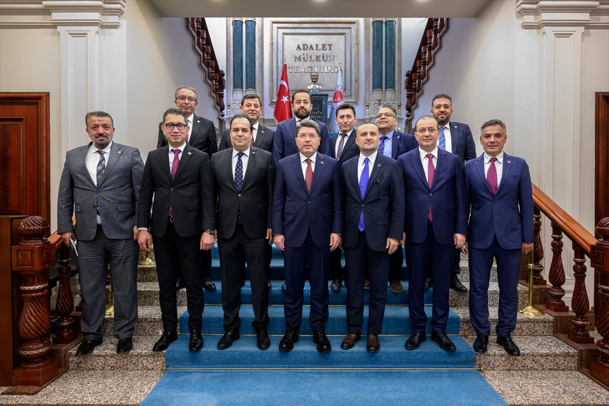Adalet Bakanı Tunç, 11 ilin baro başkanı ile bir araya geldi