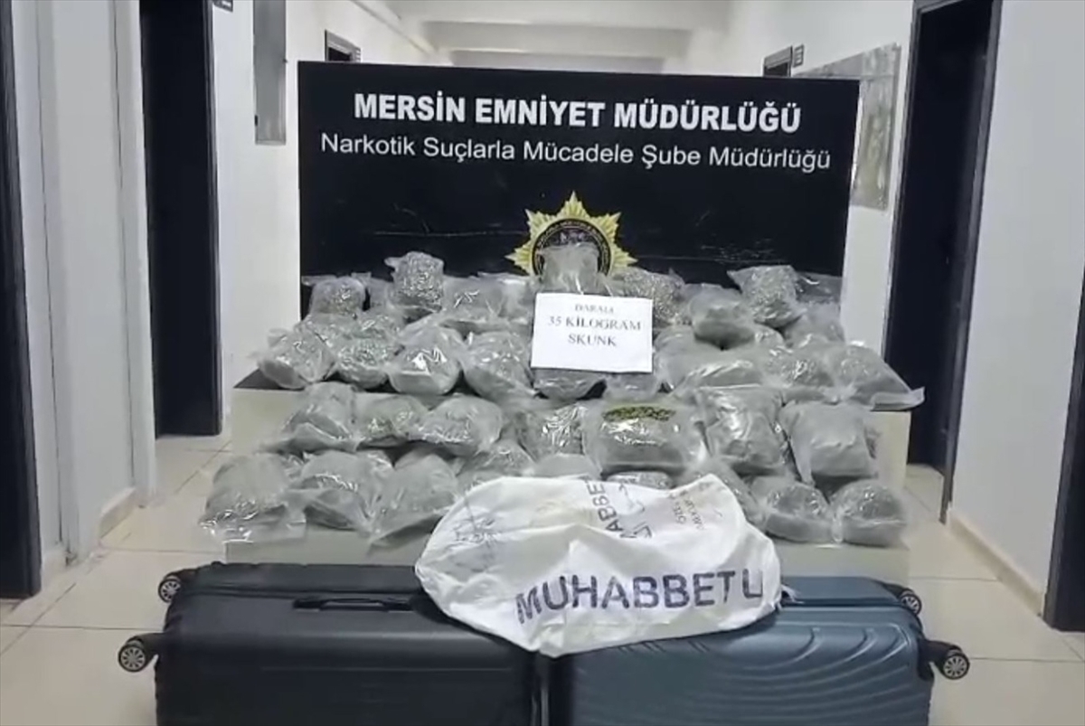 Mersin'de yolcu minibüsünde 35 kilogram uyuşturucu ele geçirildi