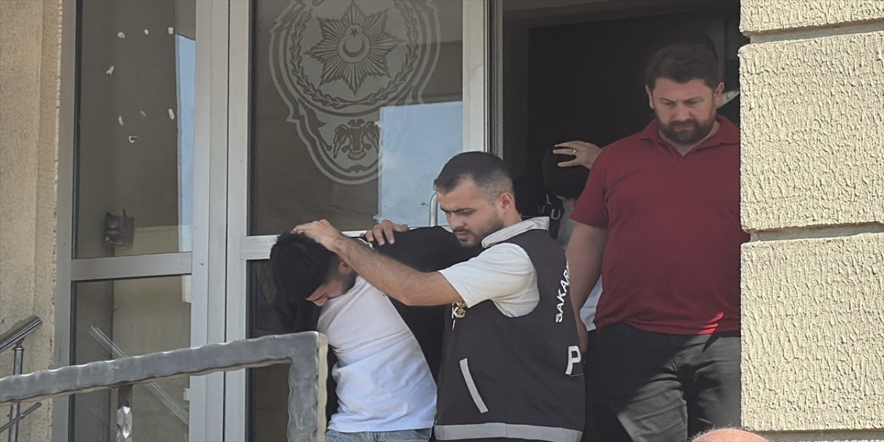 Sakarya’da 1 Kişinin Öldüğü Silahlı Kavgada Gözaltına Alınan 2 Şüpheli Tutuklandı