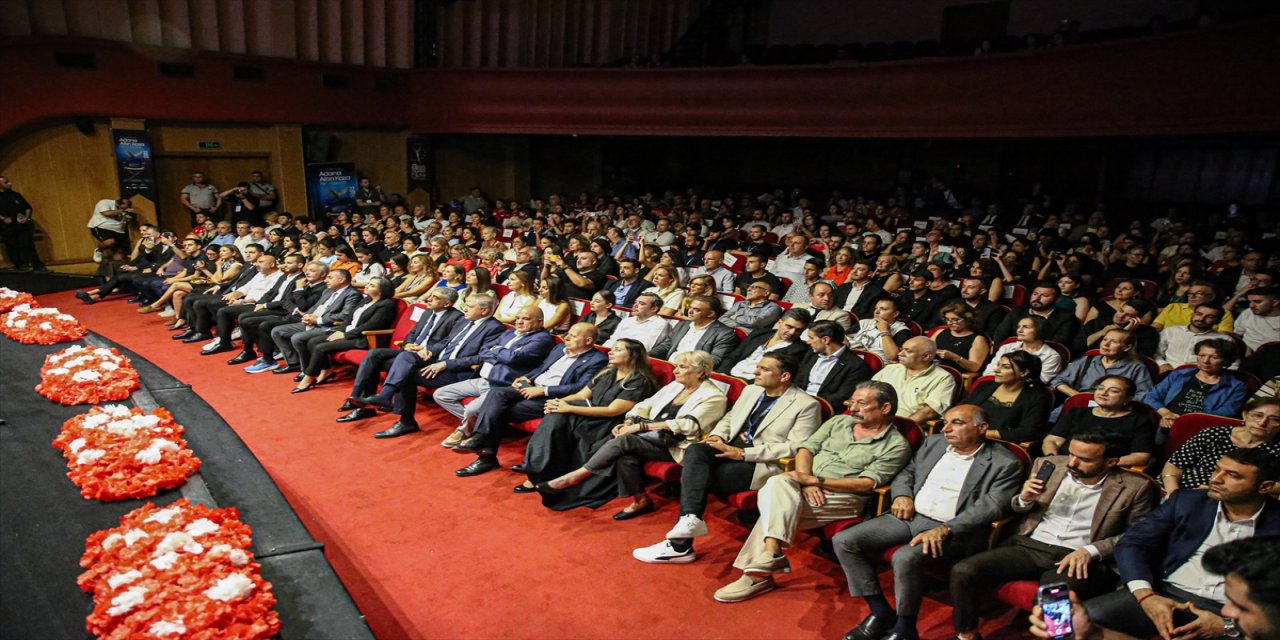 Altın Koza Film Festivali’nde Onur Ödülleri Mehmet Aslantuğ ve Meral Orhonsay’a verildi