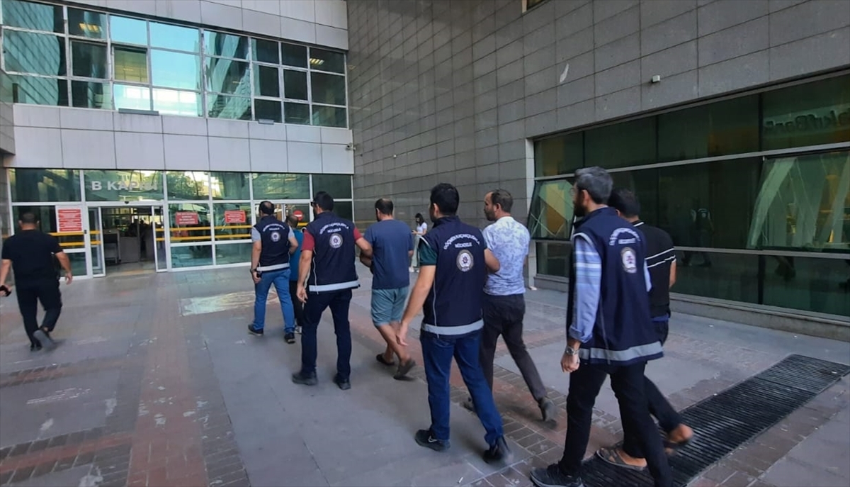 Mersin'de 14 düzensiz göçmen yakalandı