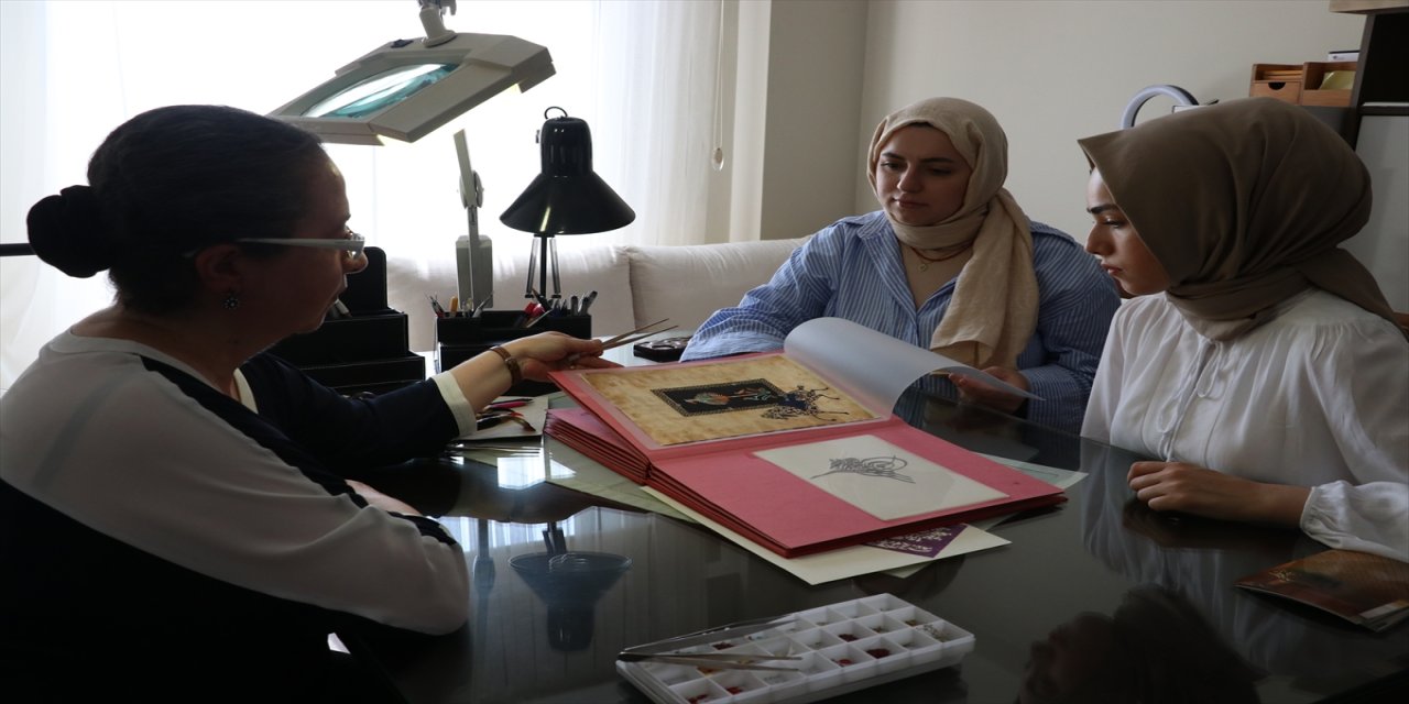 Sakarya'da Nimet Bakır, unutulmaya yüz tutmuş kat'ı sanatını sabırla işleyerek gelenekten geleceğe taşıyor