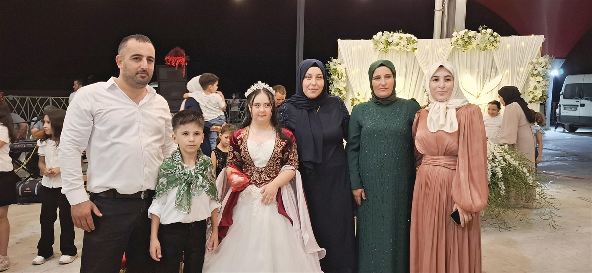 Manavgat’ta Down sendromlu kızının düğün hayalini gerçekleştirdi