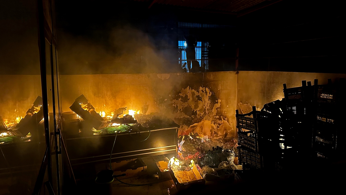 Şanlıurfa Siverek’te depoda çıkan yangın söndürüldü
