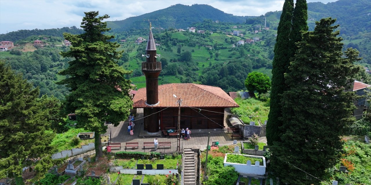 Trabzon’un yüzlerce yıllık taş ve ahşap camileri, restorasyonlarla tarihi dokularını koruyarak gelecek nesillere aktarılıyor.