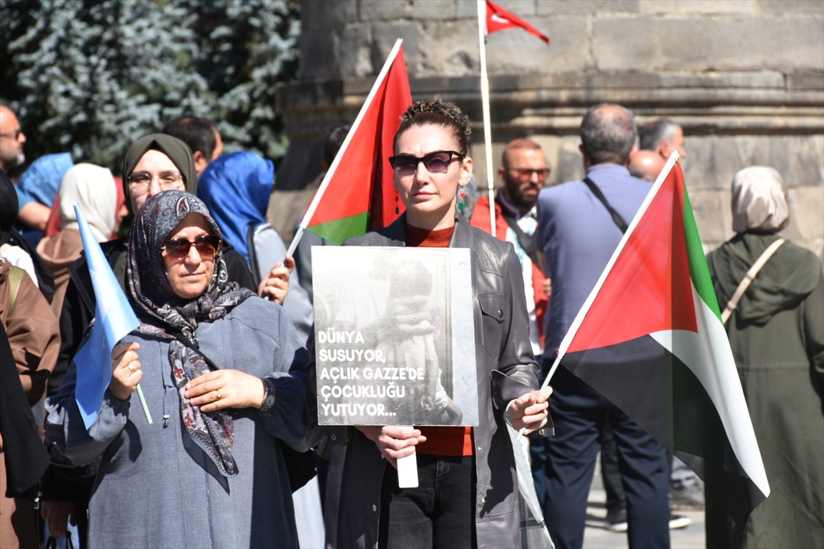 Erzurum'da sağlık çalışanları 98 haftadır Gazze için yürüyor