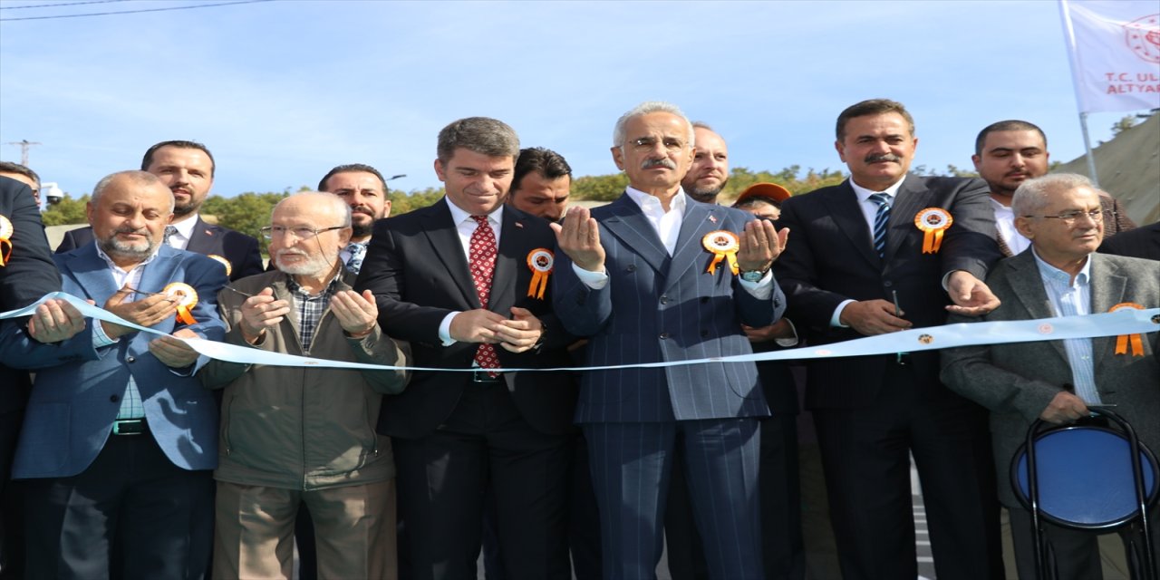 Bakan Uraloğlu: Zorlu coğrafyaları tünel ve köprülerle aşıp güvenli ve konforlu yollar inşa ettik