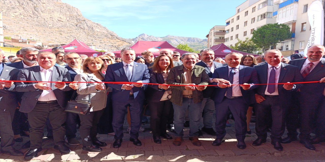 Amasya Kitap Fuarı ilk kez kapılarını açtı, 97 yayınevi ve 87 yazar 5 Ekim’e kadar kitapseverlerle buluşacak