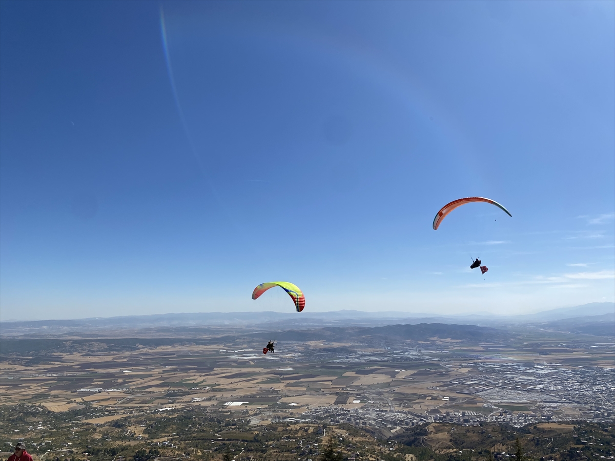 Kahramanmaraş'ta yamaç paraşütü şenliği düzenlendi