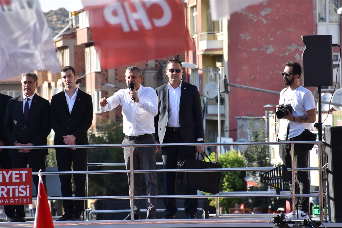 Bugün en düşük emekli maaşı 2 çeyrek altın alıyor