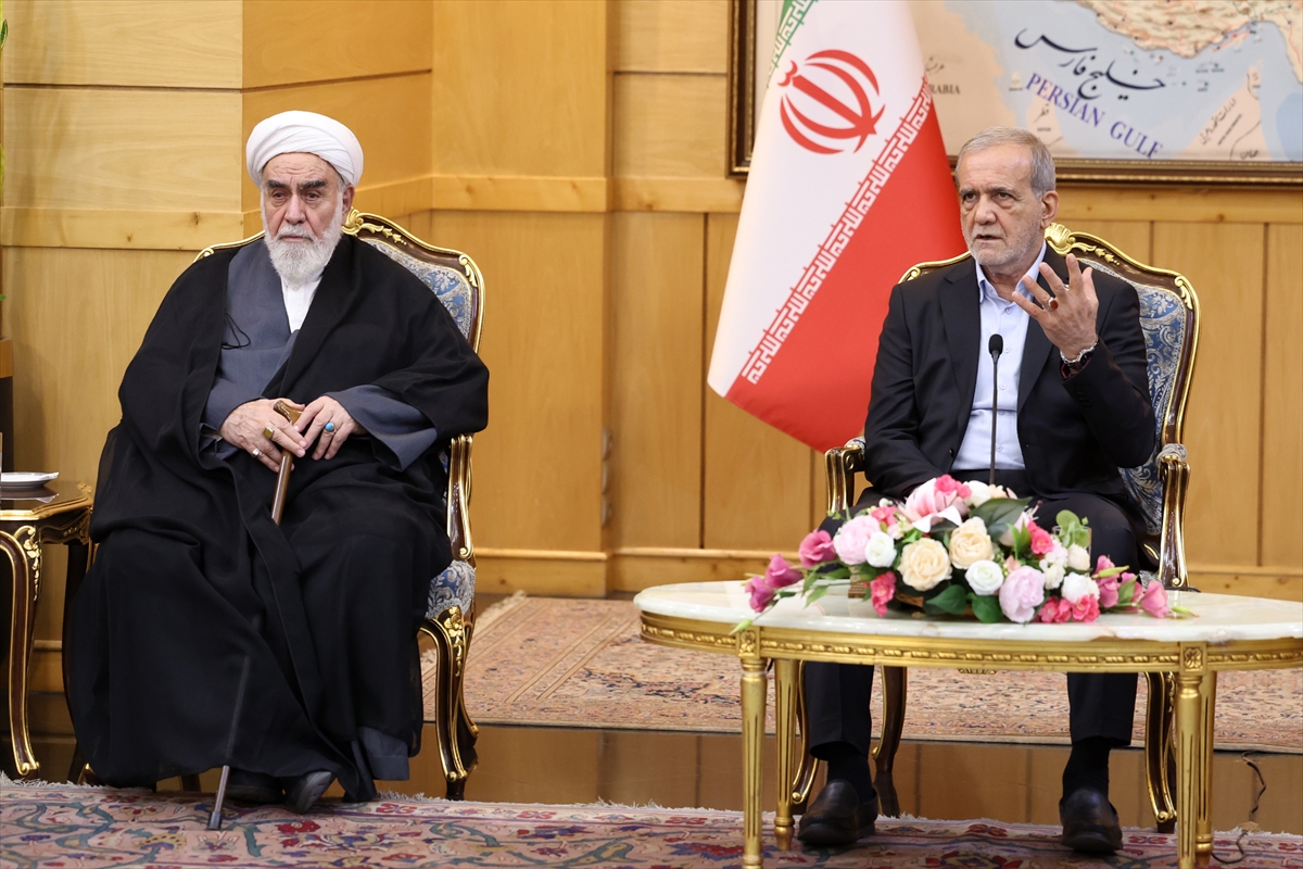 İran Cumhurbaşkanı ABD'nin "farklı bahanelerle" muhtemel bir nükleer anlaşmayı engellemeye çalıştığını söyledi