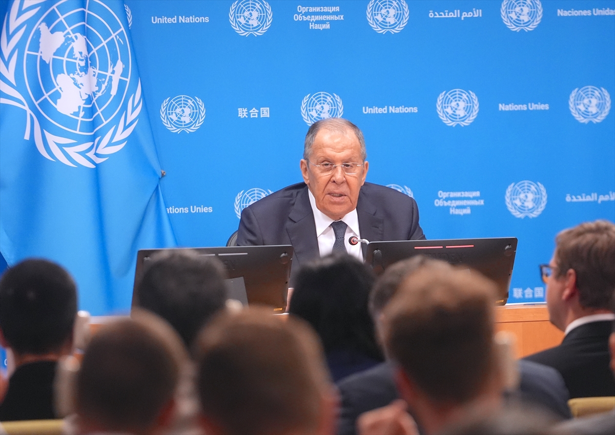 Lavrov, Batılı devletleri Rusya'ya yönelik bir hava saldırısı ihtimaline karşı sert şekilde uyardı