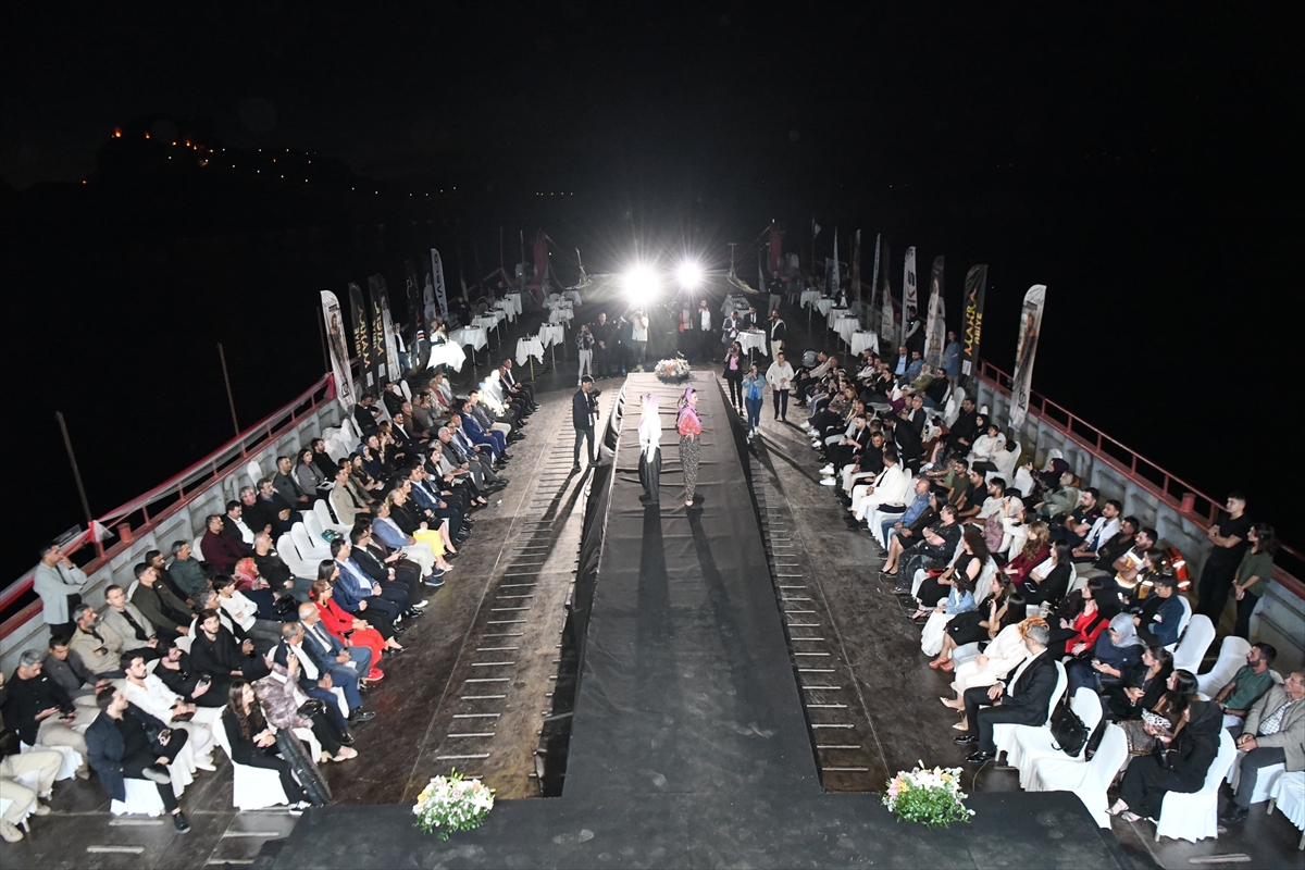 Tunceli’de "Kaleden Podyuma, Bir Pertek Rüyası Defilesi" yapıldı