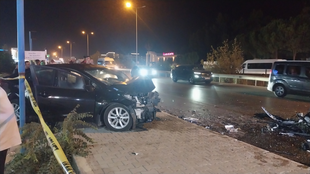 Antalya'daki trafik kazasında 2 kişi öldü, 2 kişi yaralandı
